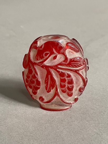 null Red overlay glass snuff bottle decorated with dormice in vines. 

China, 19th...