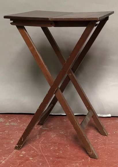 null Lot including : 

- A small folding table in blackened wood, turned wooden base,...