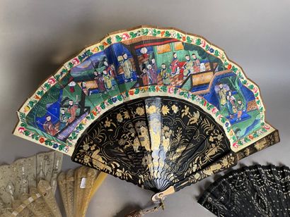 null Lot including : 

- Polychrome and gilded bamboo fan, the leaf decorated with...