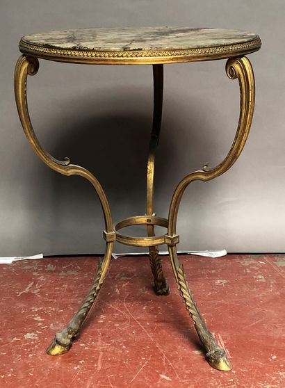 null Tripod pedestal table in chased and gilded bronze, decorated with friezes of...