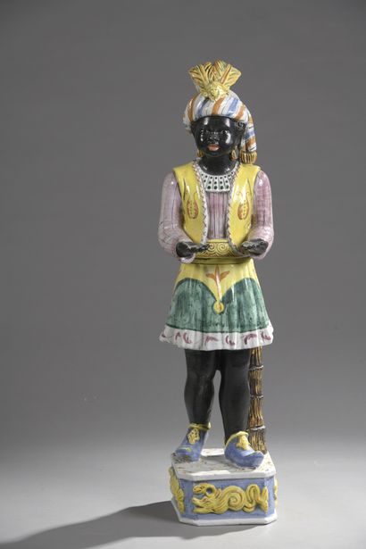 null Figure of servant in polychrome earthenware, on a square base decorated with...