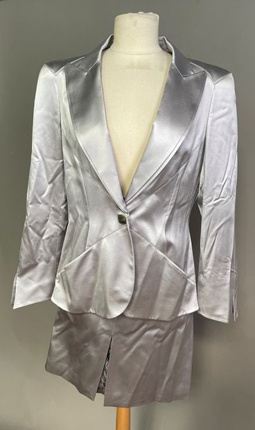 Lot comprenant : 

Thierry MUGLER Couture

-...