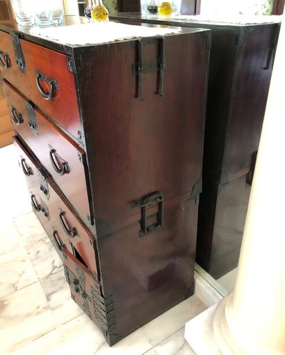 null Two chests forming a chest of drawers in painted wood, fittings and black metal,...