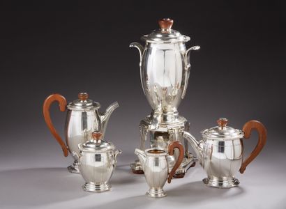 null Tea and coffee set in silver plated metal, Art Deco model, composed of a fountain...