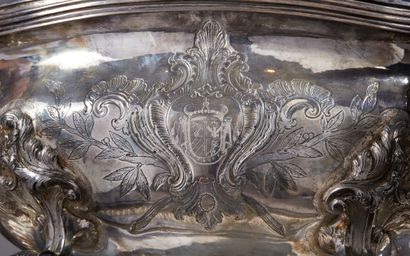 null Pair of tureens and their lining in silver 2nd title 800‰, of oval form, the...