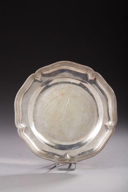 null Silver dish 1st title 950‰ of round form, with five contours, molded with fillets....