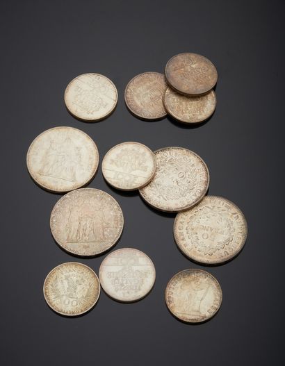 null Lot de pièces en argent comprenant :

– 4 pièces de 50 francs, Hercule, datées,...