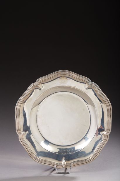 null Silver dish 1st title 950‰ of round shape, with five contours, molded with fillets....
