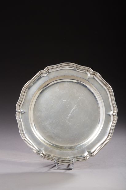null Silver dish 1st title 916‰ of round shape, with six contours, molded with fillets....