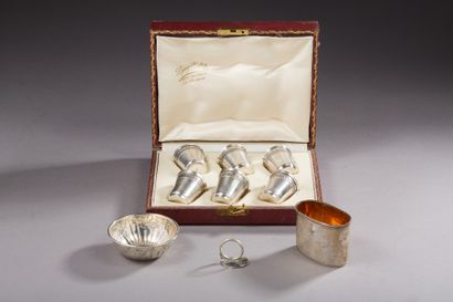 null Lot including six 950‰ first-title silver liquor goblets, the interior in vermeil,...