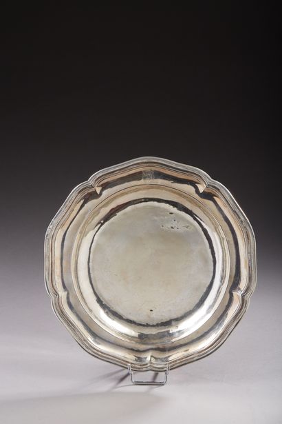 null Silver dish 1st title 950‰ of round shape, with five contours, molded with fillets....