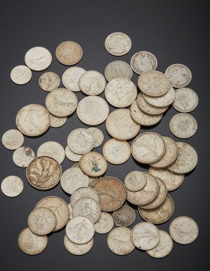null Lot de pièces en argent comprenant : 

– 12 pièces de 5 francs, Semeuse, datées...