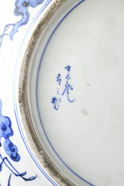 null Porcelain dish with underglaze cobalt blue decoration of an assembly of scholars...