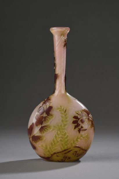 null GALLÉ Emile (Establishments)

SOLIFLORE VASE with a slightly ovoid base. Proof...