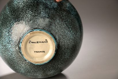 null Robert LALLEMANT (1902-1954)

Ceramic vase with spherical body and small hemmed...
