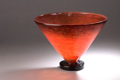 null SCHNEIDER

CONICAL CUP on annular heel.

Proof in marbled glass orange red and...