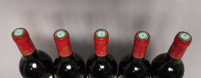 null 5 bouteilles CHÂTEAU LANESSAN - Haut Médoc 1986 

Niveaux légèrement bas.