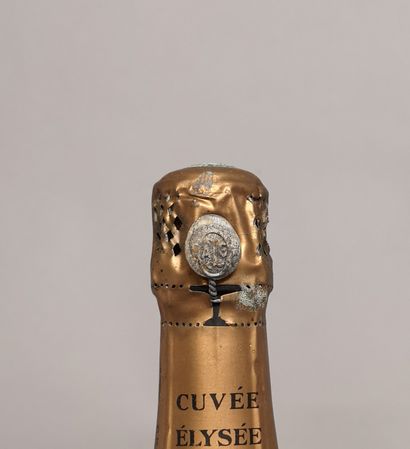 null 1 bouteille CHAMPAGNE Brut - A.G. JEANMAIRE "Cuvée Elysée" 1969 

Etiquette...