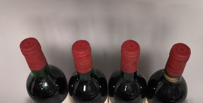 null 4 bouteilles CHÂTEAU POTENSAC - Médoc 1979 

Etiquettes tachées. 3 niveaux légèrement...