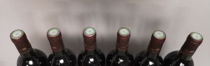null 6 bouteilles CHÂTEAU PATACHE D'AUX - Médoc 1983 

Etiquettes tachées. 2 niveaux...