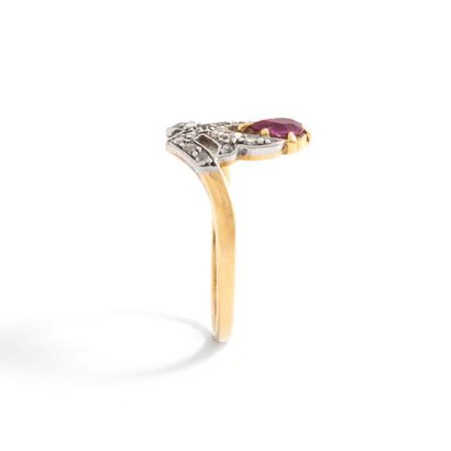 null Duchess ring in 18K yellow gold 750‰ and platinum 850‰, adorned with a pear-shaped...