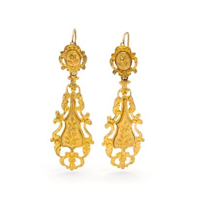 null Pair of metal earrings, articulated, adorned with openwork plates chased with...