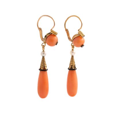 null Pair of 18K yellow gold 750‰ earrings, adorned with a coral* tassel held by...