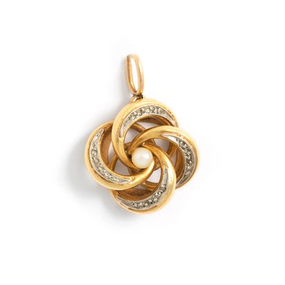 null An 18K 750‰ two-tone gold and 850‰ platinum pendant, in the form of a stylized...