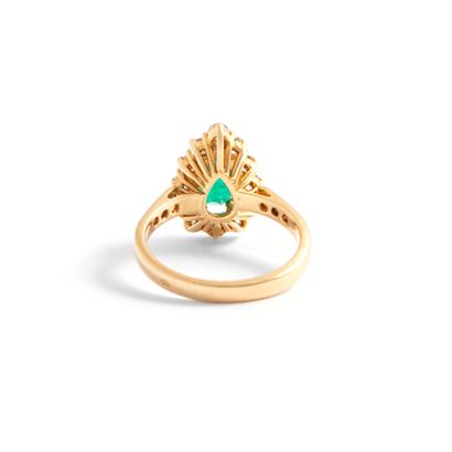 null 18K yellow gold 750‰ ring, set with a pear-shaped (treated) emerald in a brilliant...