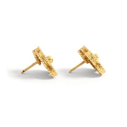 null Pair of 18K yellow gold 750‰ cloverleaf-shaped stud earrings, adorned at their...