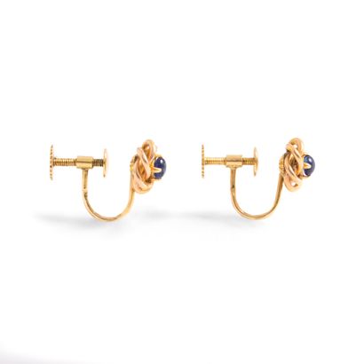 null Pair of 18K yellow gold 750‰ earrings, adorned at their center with a blue cabochon...