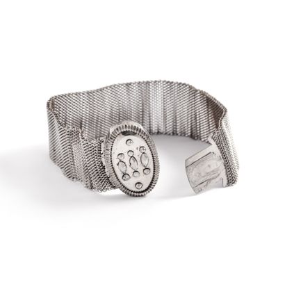 null Steel bracelet from Berlin, the flexible body in woven mesh, with a ratchet...