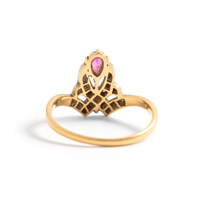 null Duchess ring in 18K yellow gold 750‰ and platinum 850‰, adorned with a pear-shaped...