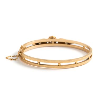 null 18K yellow gold bracelet 750‰, adorned at its center with a sapphire (treated)...