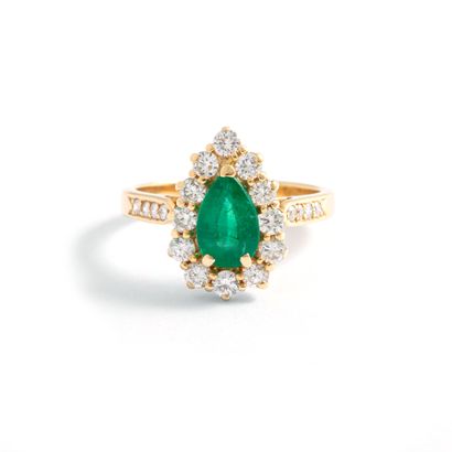 null 18K yellow gold 750‰ ring, set with a pear-shaped (treated) emerald in a brilliant...