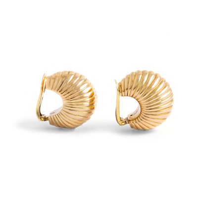 null Pair of 14K yellow gold 585‰ ear clips, with gadroon motifs.

Traces of use.

H....