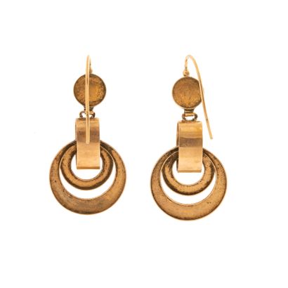 null Pair of 18K yellow gold 750‰ hinged earrings, adorned with two hoops topped...