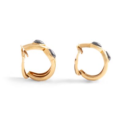 null VAN CLEEF ARPELS

Pair of 18K yellow gold 750‰ ear clips, composed of a coiled...