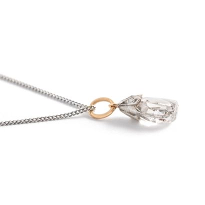 null 18K yellow gold 750‰ and silver 2nd title 800‰ pendant, adorned with a collar...