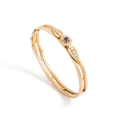 null 18K yellow gold bracelet 750‰, adorned at its center with a sapphire (treated)...