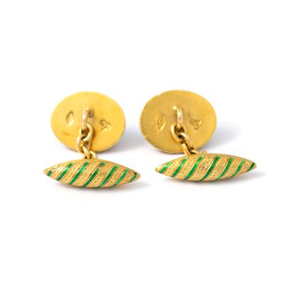 null Pair of 18K yellow gold 750‰ cufflinks, oval shape, adorned with a green agate...