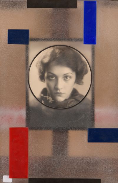  Lot de quatre photographies : Nu - Barbara Stanwyck de dos - Portrait de Lana Turner...