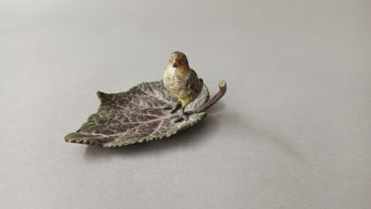 null BRONZE OF VIENNA

Sparrow, titmouse, sparrow on a leaf and bird connected to...