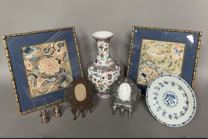 Lot including:

- Vase and plate in porcelain

-...