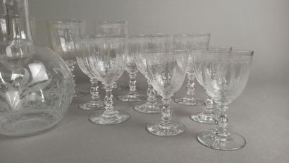 null BACCARAT, attributed to 

Part of service model Cahors out of engraved crystal...