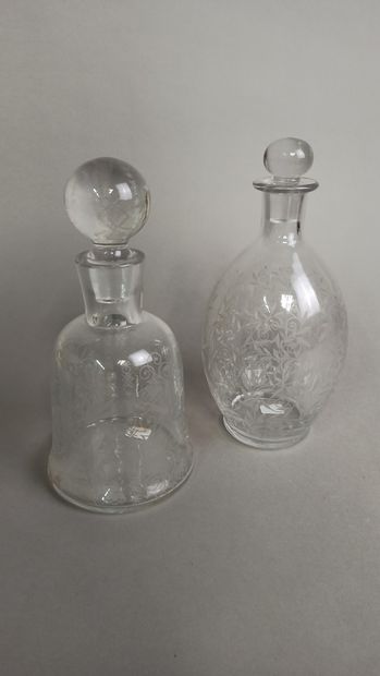 null BACCARAT et attribué à BACCARAT 

Une carafe modèle Golf Juan en cristal à décor...