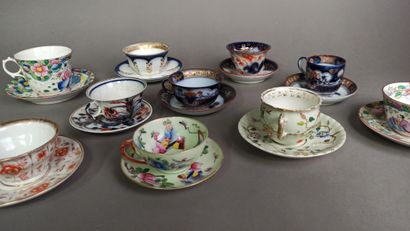 null BAYEUX and various 

Set of 10 cups and their saucers in polychrome enameled...