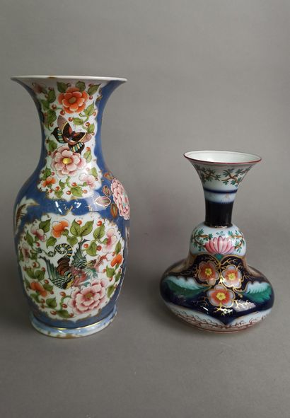 null BAYEUX

Set of two polychrome enamelled porcelain vases, one decorated in reserves...