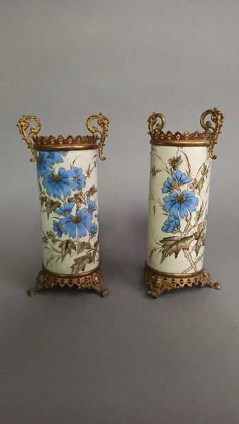 null CHOISY-LE-ROI

Pair of ceramic vases enamelled polychrome with flowers in the...