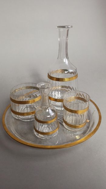 null BACCARAT 

Set including two bottles, two glasses, a tray and a pot in crystal...